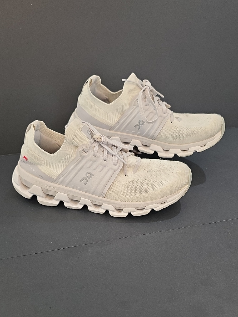 On Running CloudSwift Women’s Sneakers White Color Size 8